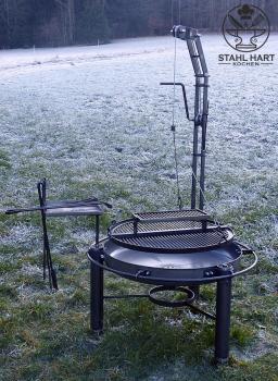 Schwenkgrill mit Feuerschüssel