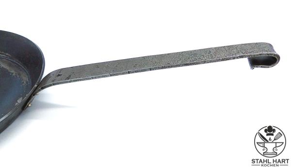 Pfannengriff mit schöner Endung geschmiedet