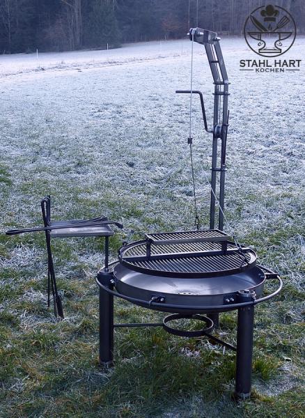 Schwenkgrill mit Feuerschüssel