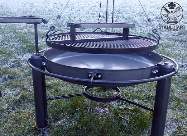 Schwenkgrill mit Feuerschüssel