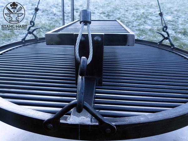 Schwenkgrill mit Feuerschüssel