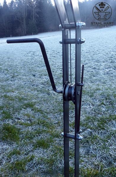 Schwenkgrill mit Feuerschüssel
